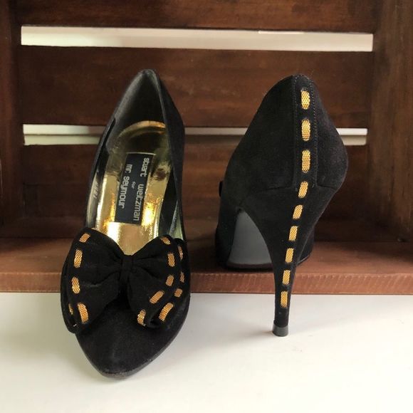 Stuart Weitzman Vintage Black Bow Heel Gold Pumps - Picture 2 of 15